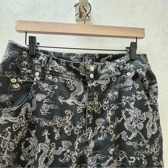 VTG Lees || Women's Dragon Printed Pants Black Ankle Cuffed Size 10 - Picture 5 of 12